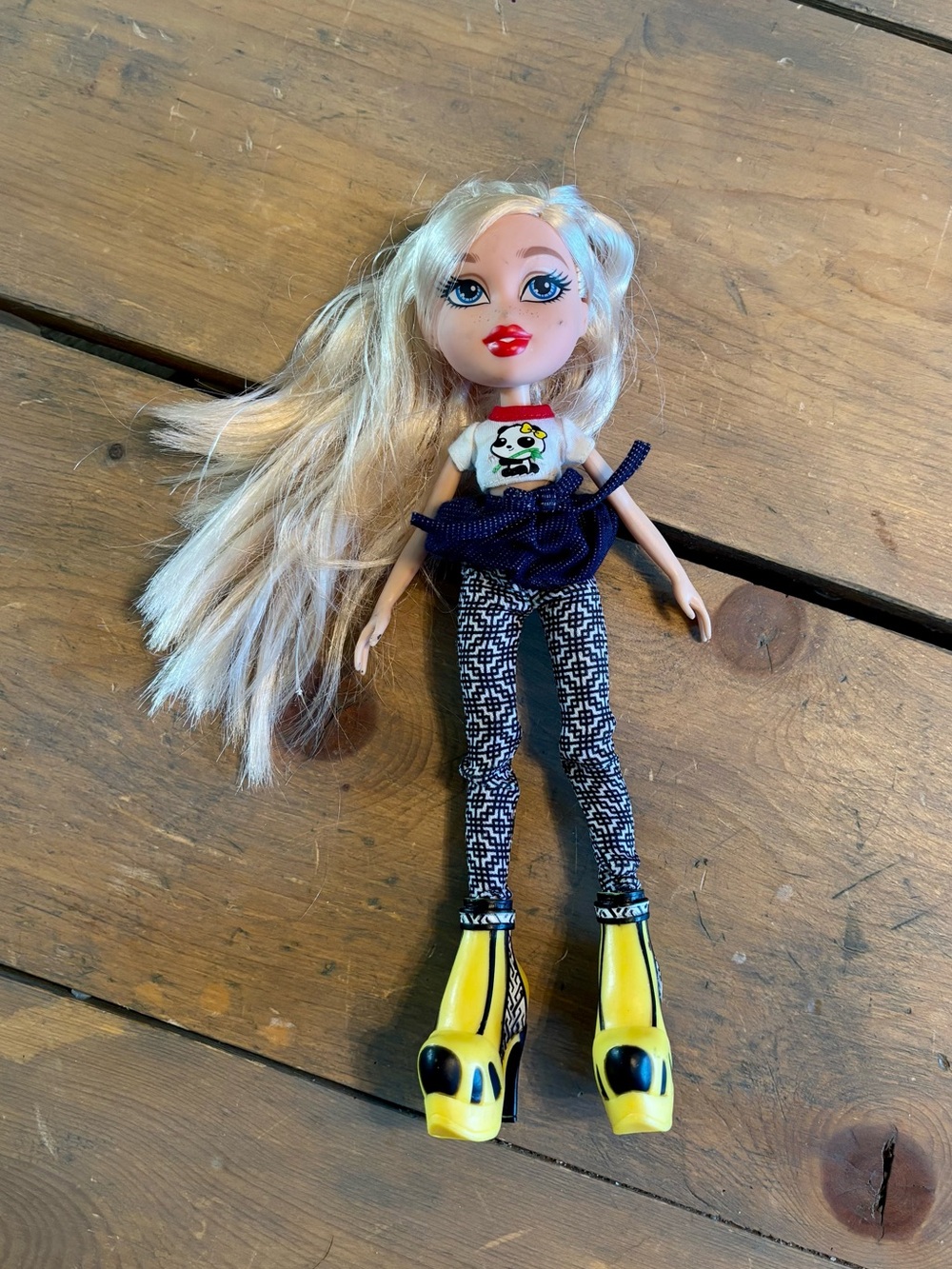 Bratz Study Abroad Doll Cloe 2015